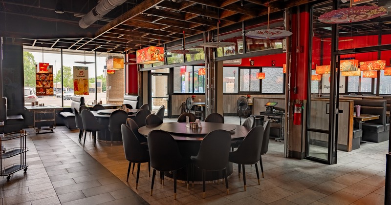 Cozy and spacious interior dining area with traditional Chinese decoration