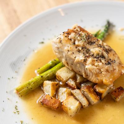 Mahi Mahi filet in a lemon-wine based sauce.