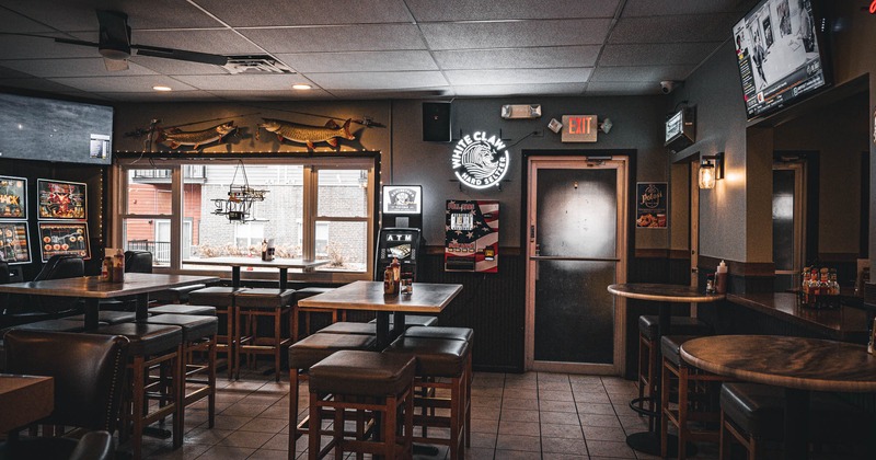 Interior, seating area with a look at the entrance