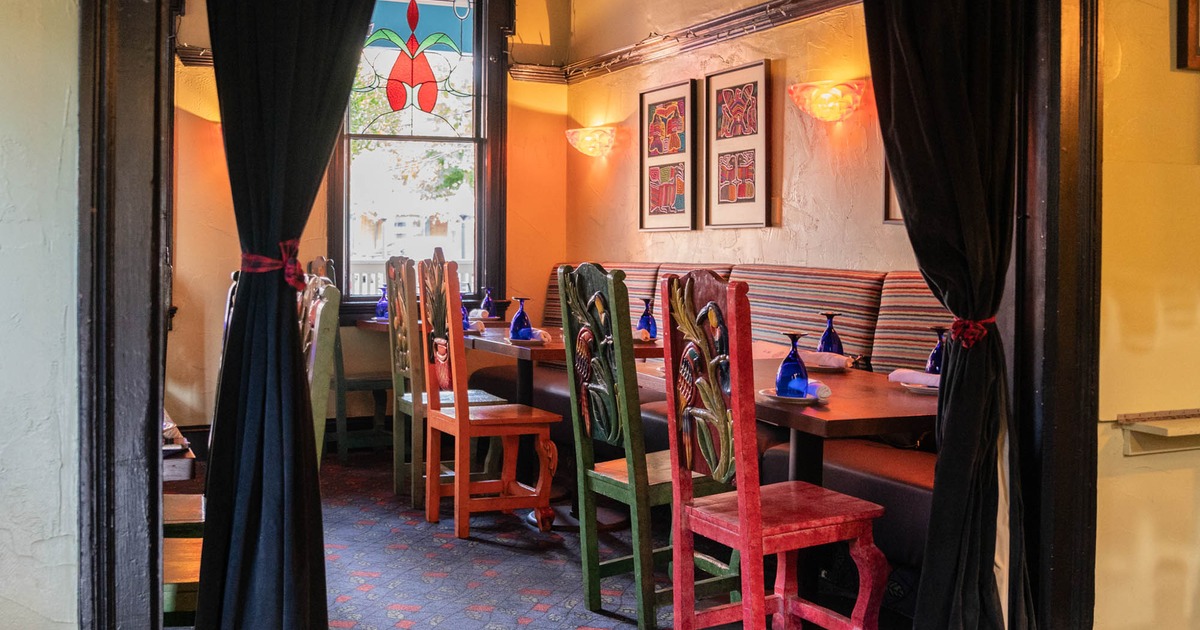 Sun Room dining area, banquette seating