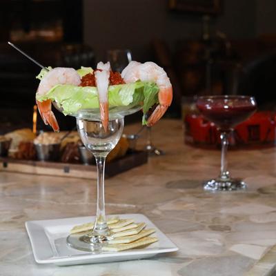 Shrimp cocktail and crackers