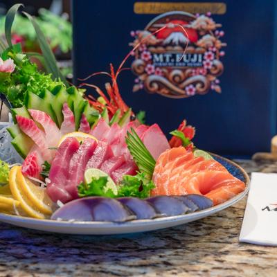 Sashimi Deluxe.