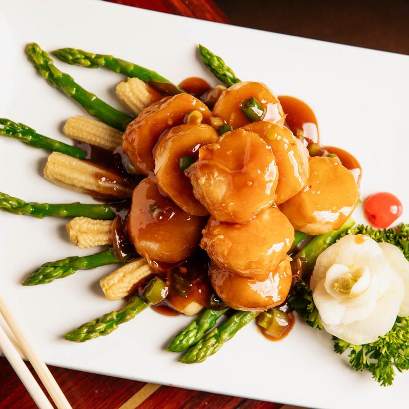 Jumbo Scallop with Asparagus and Baby Corn photo
