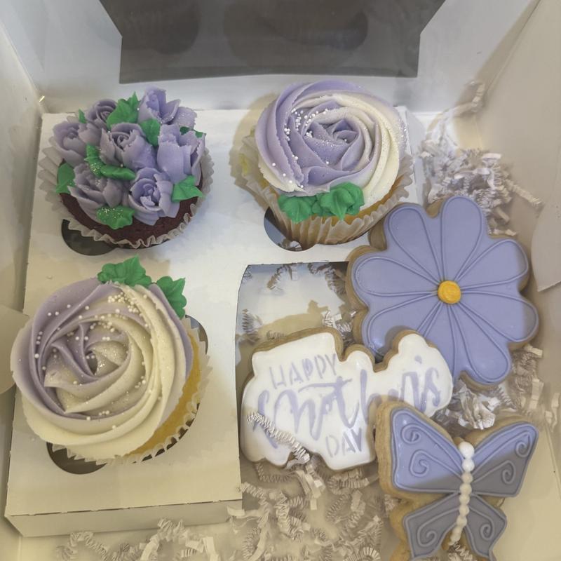 menu item 20 of 20, Small Mother's Day Dessert Box