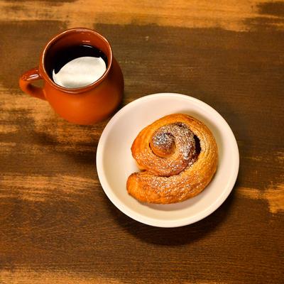 House coffee with dulce caramel swirl.