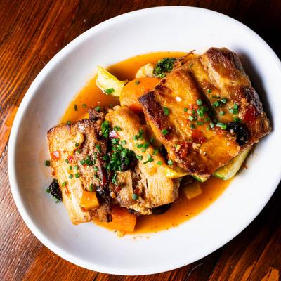 Braised pork belly with vegetables.