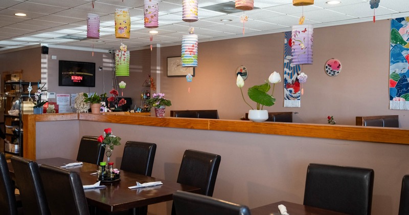 Dining area with decorations