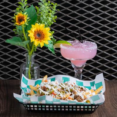 Fries, cheese and dip