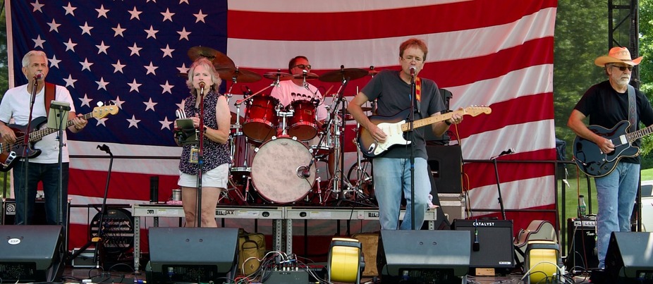LIVE MUSIC by the TWEEDS event photo