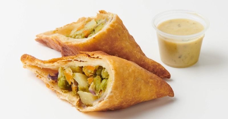 Vegerable samosa served with dip
