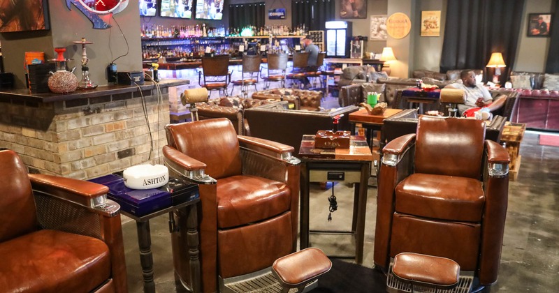 Seating area, and the bar in the back