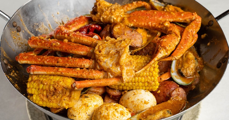 Boiled seafood combo meal