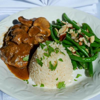 Salisbury steak in mushroom gravy whit rice and greenbeans almondine.