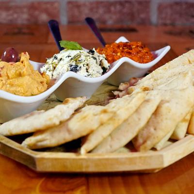 Dip Trio & Pita.