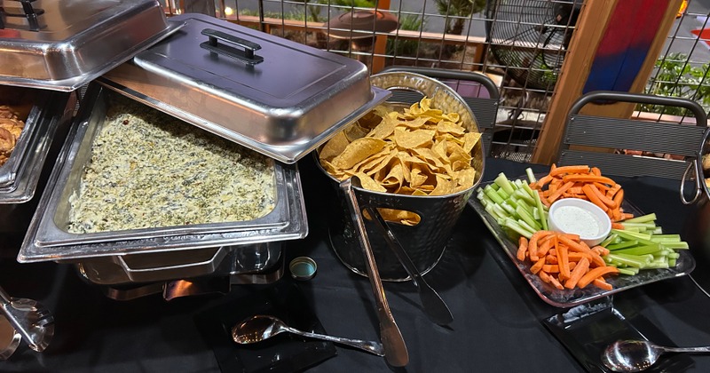 Buffet chafing dishes and food plates