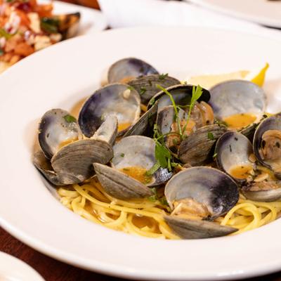 Linguine pasta with clams.