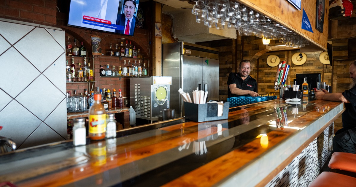 Bar, drink rack, screens above