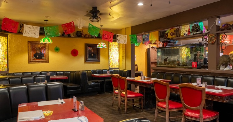Interior, dining area, large ''U'' shaped booths, banquette benches with tables
