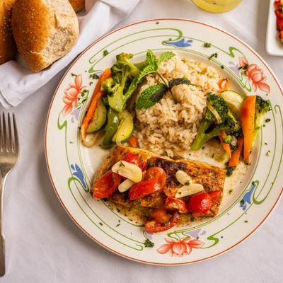 Broiled fish fillet, with rice and veggies.