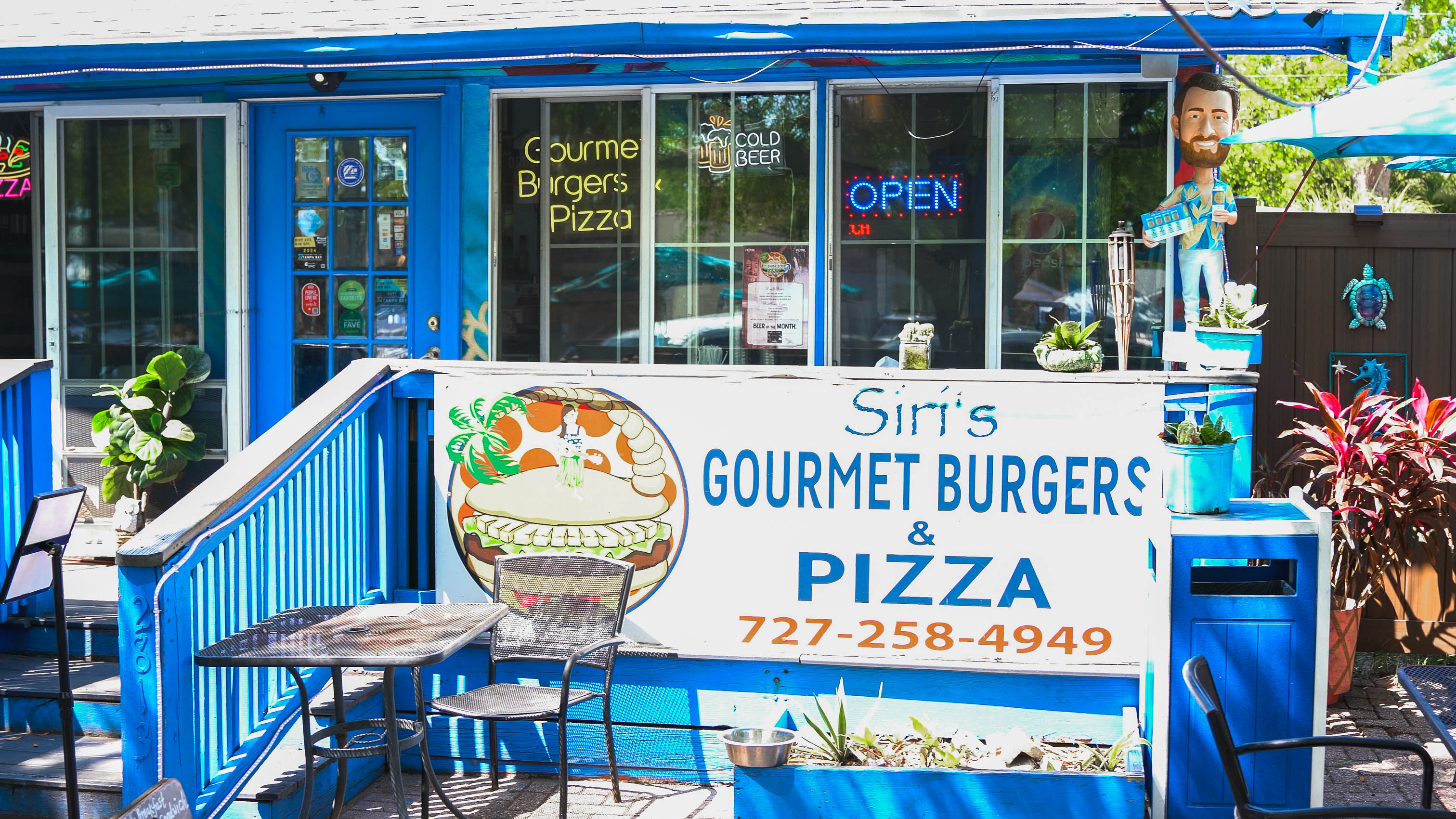 Restaruant exterior, signage