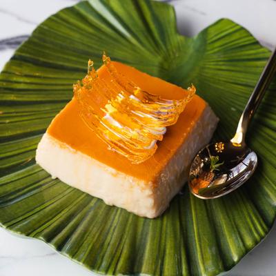 Served flan in the plate.