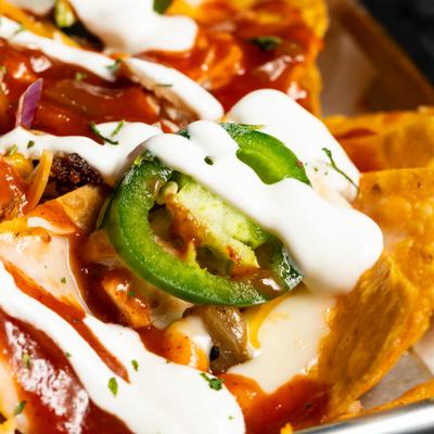 Close up of chicken nachos.