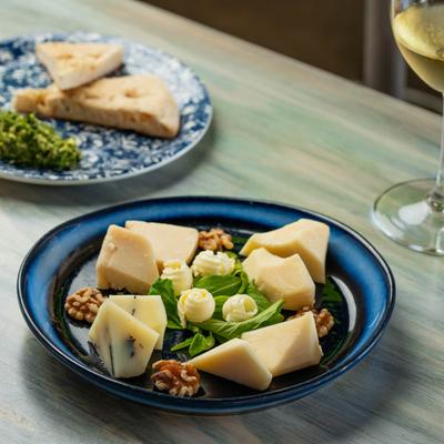 Formaggi - Parmigiano Reggiano, Fontina, Gruyere, Gorgonzola.