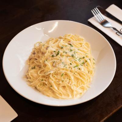 Creamy cheese spaghetti.