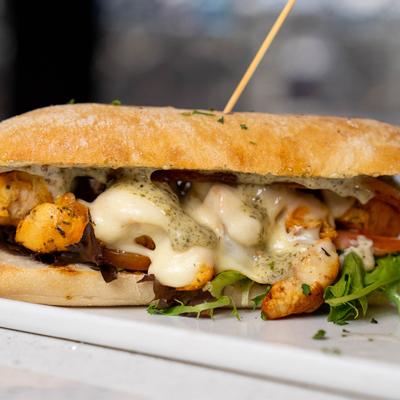 Provolone, hickory bacon, spring mix, tomatoes, aioli