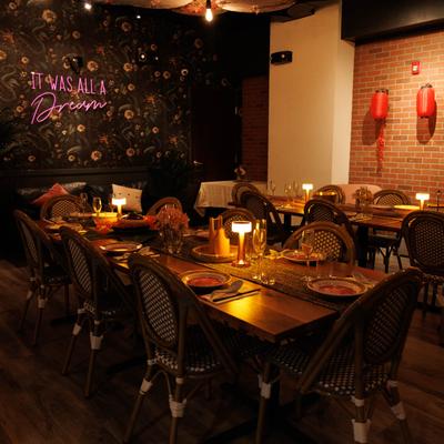 Tables readz for guests.