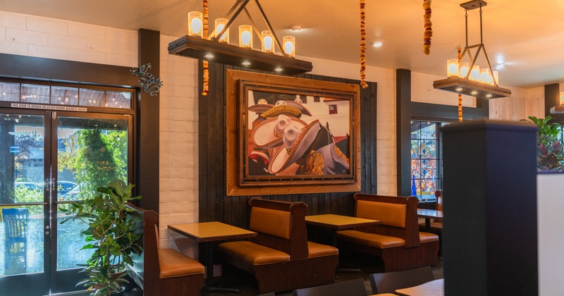 Dining area with leather booths
