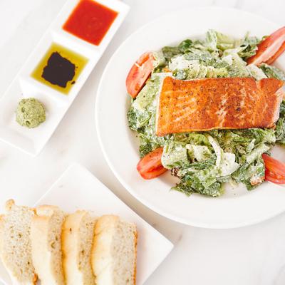 Grilled salmon salad and bread.