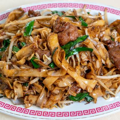 Fried beef with noodles and veggies.