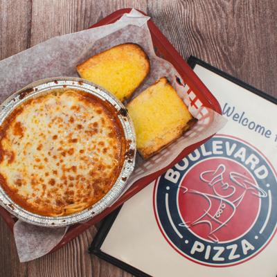 Baked spaghetti served with toasted bread.