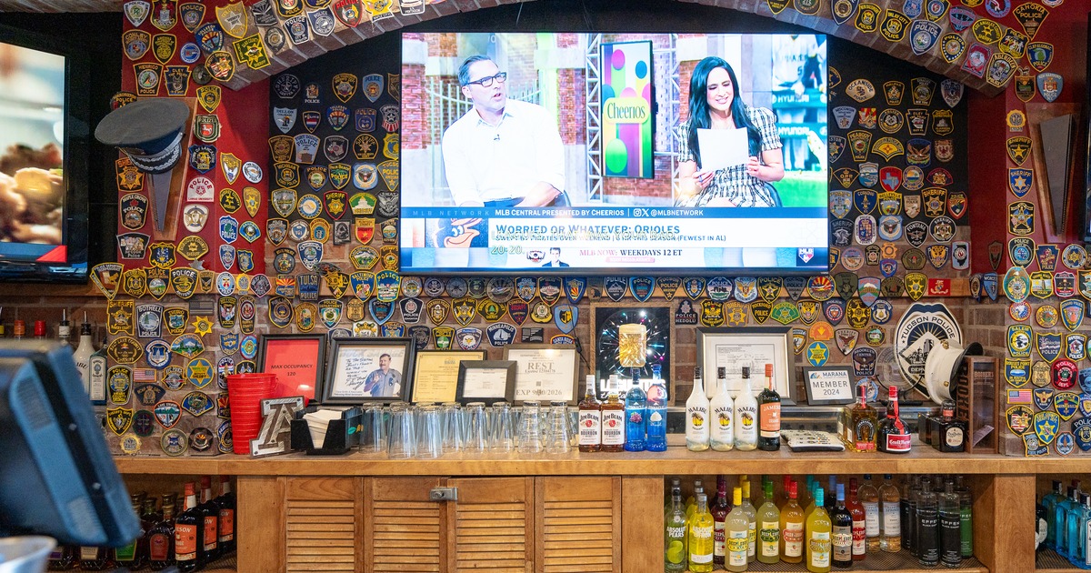 Bar, drink rack, tv screen