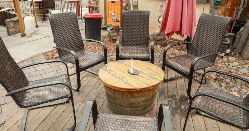 Round table, armchairs around