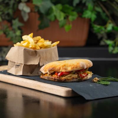 Panuozzi Sinatra, sandwich and fries