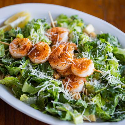 shrimps and green salad