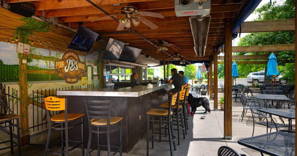Exterior seating space