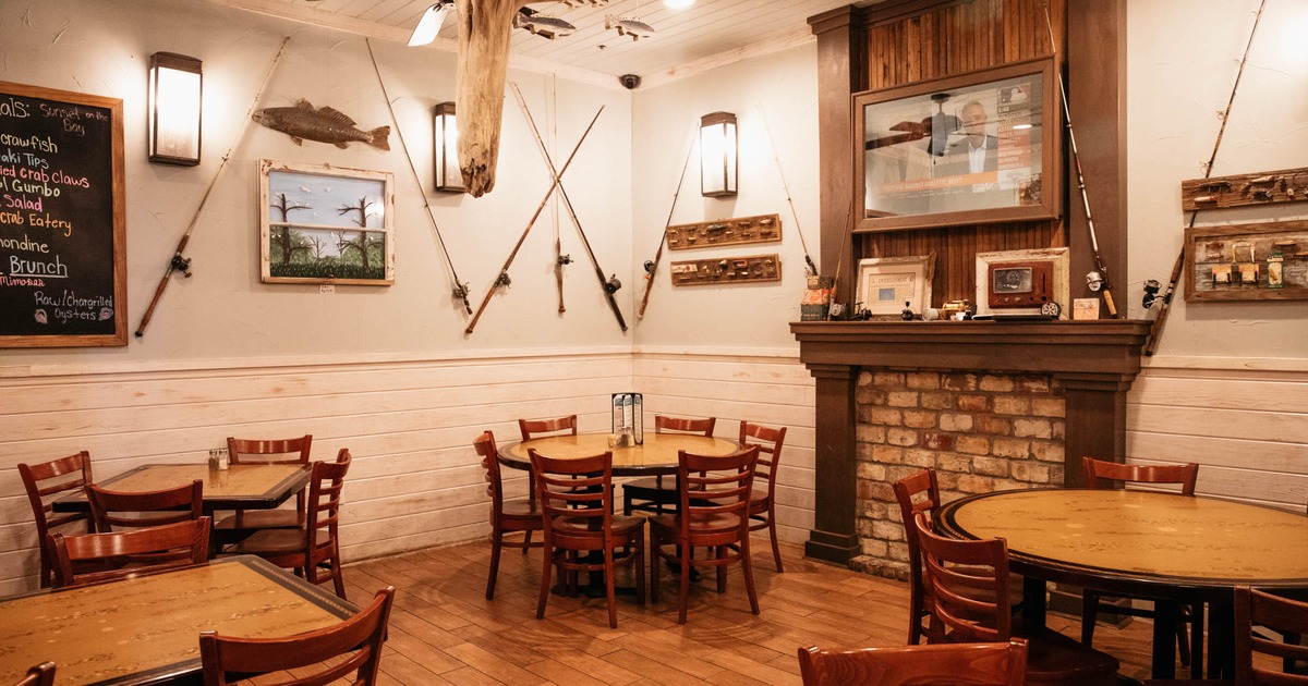 Dining area, fisherman decorations on walls