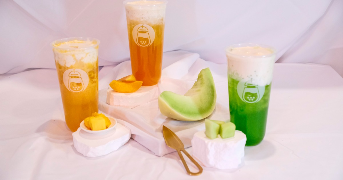 Served drinks and fresh fruits