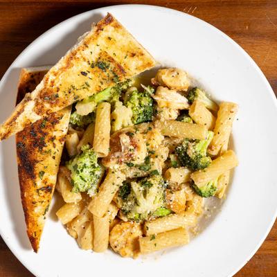 Chicken Broccoli Rigatoni Pasta.