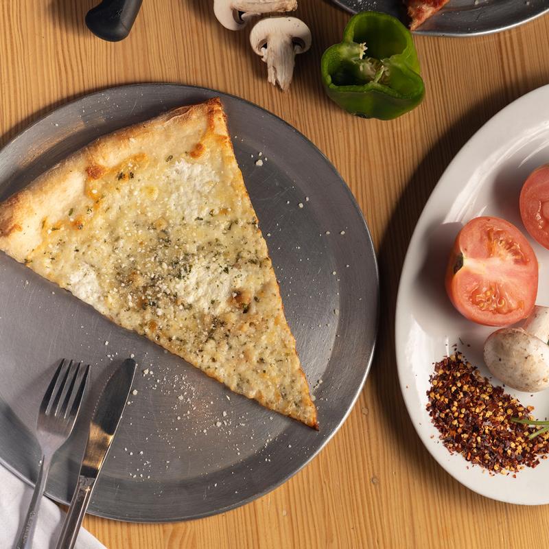 4 Cheese Garlic Lover (Olive Oil Sayce) photo