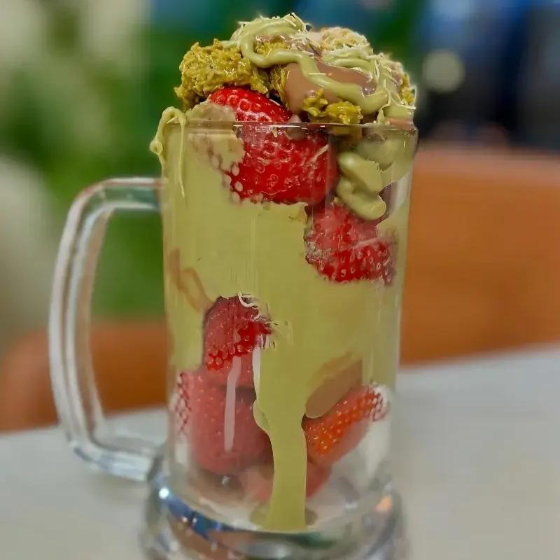 menu item 17 of 24, Strawberry Choc Cup