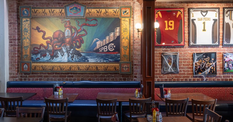 Dining area, banquette seating