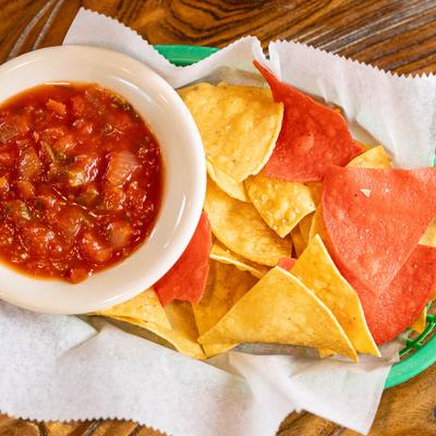 Nachos and salsa.