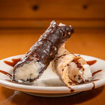 Chocolate and plain cannolis.