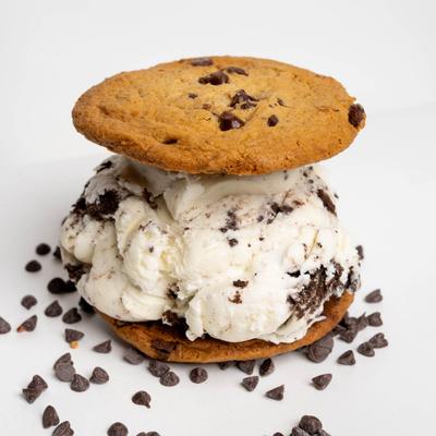 Ice cream sandwich with chocolate chips cookie and Oreo ice cream