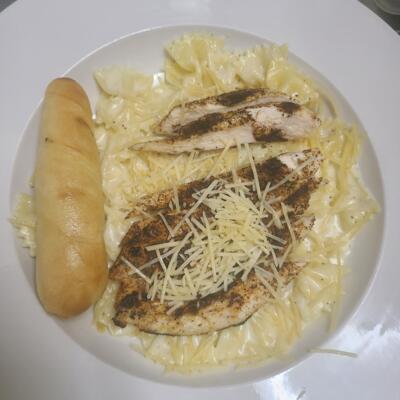 Chicken Alfredo.