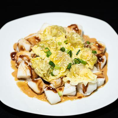 Steamed rice sheets.